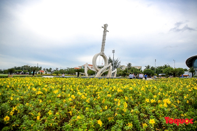 2 công trình văn hóa - nghệ thuật của tỉnh đã được Kỷ lục Việt Nam công nhận, đó là cây đờn kìm cách điệu lớn nhất, biểu tượng văn hóa tỉnh Bạc Liêu và Nhà hát Cao Văn Lầu.