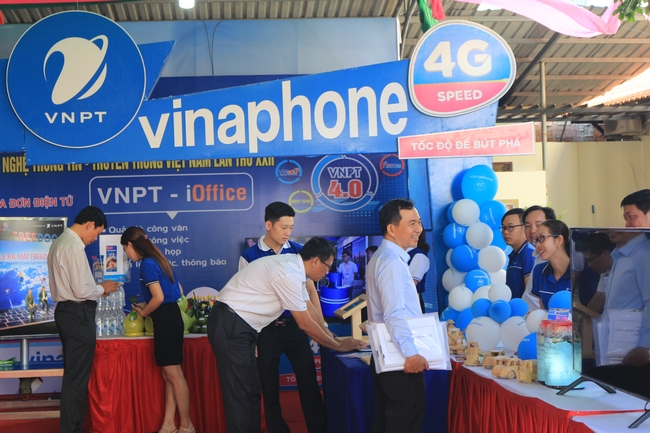 Tập đoàn Bưu chính Viễn thông Việt Nam (VNPT) đem đến một số giải pháp như hệ thống quản lý văn bản và điều hành (VNPT-iOffice), xác thực nguồn gốc hàng hóa (VNPT- Check); hóa đơn điện tử (VNPT-Invoice),..