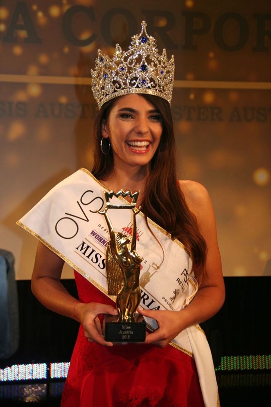 Khoảnh khắc đăng quang của Hoa hậu Áo 2018