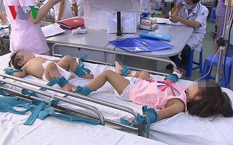 Trẻ nhập viện vì bệnh tay chân miệng ở TP HCM gia tăng