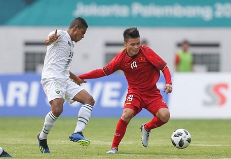Quang Hải cùng với 7 cầu thủ khác của CLB Hà Nội được ông Park triệu tập