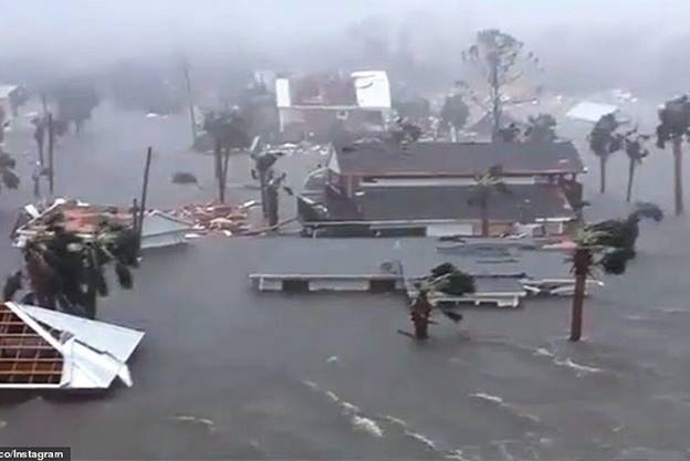 Còn đây là hậu quả do bão Michael gây ra khi nó tấn công Florida Panhandle (Mỹ) vào hôm 10/10. Bão khi đó có tốc độ khủng khiếp lên tới 250km/h.