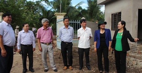 Đoàn kiểm tra của UBND tỉnh đi thực tế các công trình tại xã Tân An Hội.