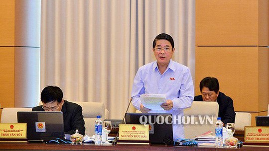 Chủ nhiệm Uỷ ban Tài chính - Ngân sách Nguyễn Đức Hải trình bày báo cáo thẩm tra