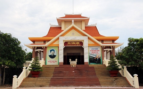 Đền tưởng niệm Nguyễn Trung Trực ở tỉnh Long An, nằm trong cụm công trình văn hóa Vàm Nhựt Tảo tại huyện Tân Trụ, nơi diễn ra trận “Hỏa hồng Nhựt Tảo oanh thiên địa”