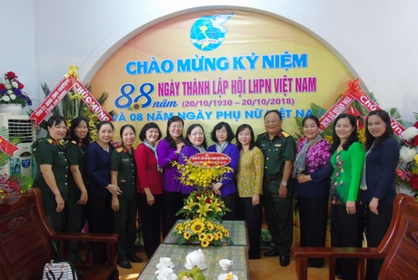 Đoàn đến thăm, giao lưu cùng Hội LHPN tỉnh An Giang.