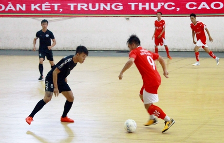 Trận tranh hạng ba Bia Sài Gòn Sông Tiền (áo đỏ) gặp Bảo hiểm Xuân Thành Đồng Tháp cũng khá kịch tính.