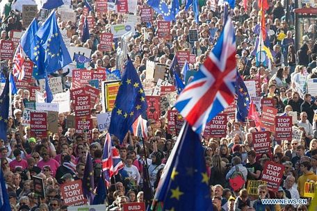 Gần 700.000 người Anh ủng hộ EU biểu tình đòi bỏ phiếu lần 2 về Brexit. Ảnh: Tân Hoa xã