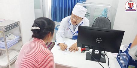 BS.CK2 Võ Đông Hải- Phó Giam đốc bệnh viện tư vấn sức khỏe, phòng bệnh phụ khoa cho chị em.
