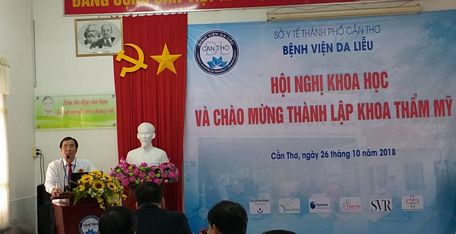 Bác sĩ CKII Lê Văn Đạt, Giám đốc Bệnh Viện Da Liễu Cần Thơ phát biểu tại hội nghị. Ảnh: Kim Khanh