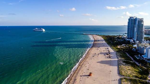 Miami: Thành phố Miami ở bang Florida, Mỹ với nét văn hóa sôi động và gợi cảm ở bãi biển South Beach, kiến trúc nghệ thuật trong thành phố, cùng với cầu nối tới vùng Caribbean và châu Mỹ latinh khiến Miami càng thêm đặc biệt thu hút.