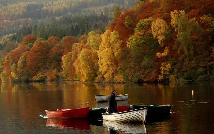 Hồ thu ở Perthshire, Scotland, Vương quốc Anh.