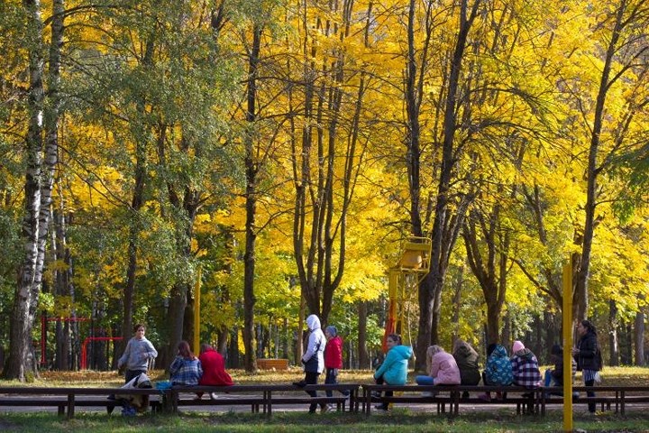 Công viên ở Minsk, thủ đô của Belarus đổi màu vào tháng 10.