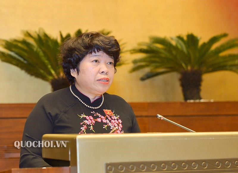 Chủ nhiệm Uỷ ban về các vấn đề xã hội Nguyễn Thuý Anh trình bày Báo cáo thẩm tra (Ảnh: quochoi.vn)