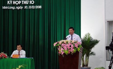 Bí thư Tỉnh ủy- Trần Văn Rón đến dự và phát biểu tại kỳ họp.