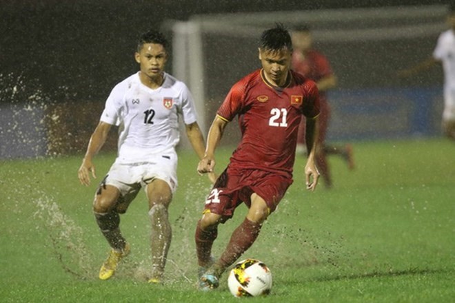 U21 Việt Nam (áo đỏ) thắng đậm ở ngày khai mạc. (Nguồn: NLD)