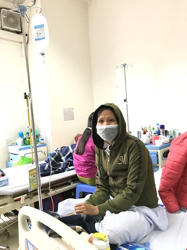 Bệnh nhân đến từ Đà Nẵng yên tâm điều trị trước cái lạnh của Hà Nội.