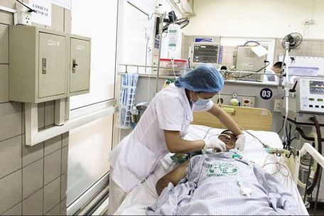  Bệnh nhân điều trị ngộ độc tại bệnh viện Bạch Mai