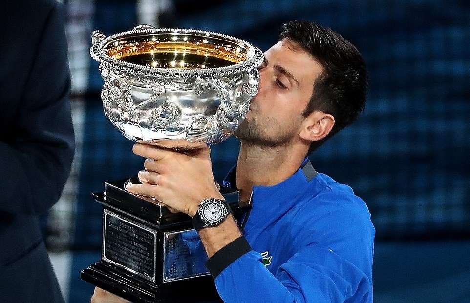 Djokovic nâng cao danh hiệu Grand Slam thứ 15 trong sự nghiệp. Ảnh: DM