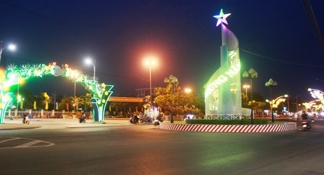 Vòng xoay lấp lánh trên đường Nguyễn Văn Thảnh (TX Bình Minh).