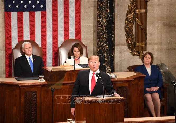 Tổng thống Mỹ Donald Trump (phía trước) đọc Thông điệp liên bang tại Hạ viện ở Washington D.C., tối 5/2/2019 (giờ địa phương). Ảnh: AFP/TTXVN