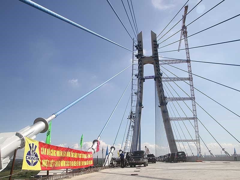 Theo kế hoạch, tháng 6/2019, cầu Vàm Cống, cây cầu thứ hai sau cầu Cần Thơ bắc qua sông Hậu, sẽ chính thức khánh thành. Ảnh: G.TUỆ