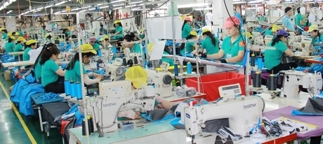Nhiều công ty, doanh nghiệp ở Khu công nghiệp Hòa Phú cần tuyển nhiều lao động phổ thông.