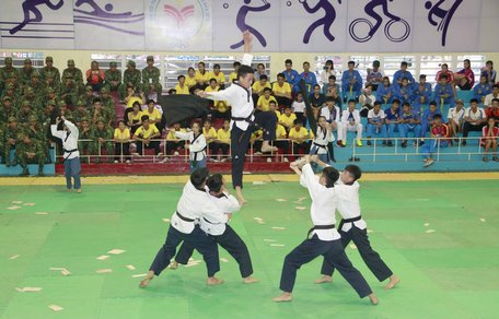 Biểu diễn võ Taekwondo tại Lễ khai mạc Đại hội TDTT tỉnh Vĩnh Long 2018.