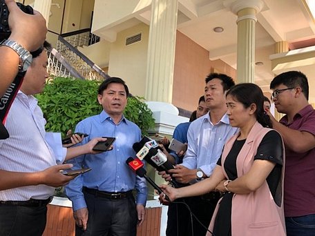 Ông Nguyễn Văn Thể  - Bộ trưởng Bộ GT-VT trả lời báo chí bên lề hội nghị