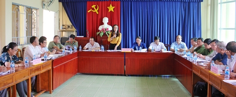 Đoàn khảo sát làm việc tại xã Hòa Ninh.