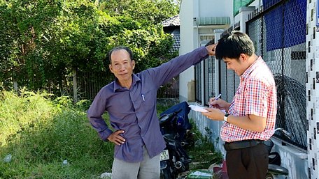 Ông Hồ Trúc Giang mua đất phân lô xây dựng nhà ở Phường 8.  Ảnh: Tấn Phát