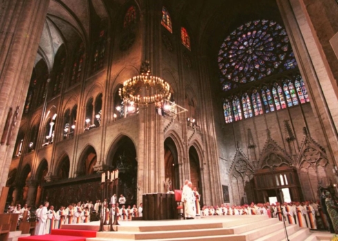 Giáo hoàng John Paul II tham dự lễ ban phúc tại Nhà thờ Đức Bà ngày 22/8/1997.