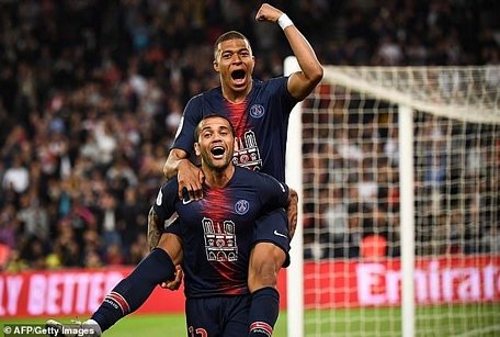  PSG tưng bừng trong ngày đăng quang Ligue 1.