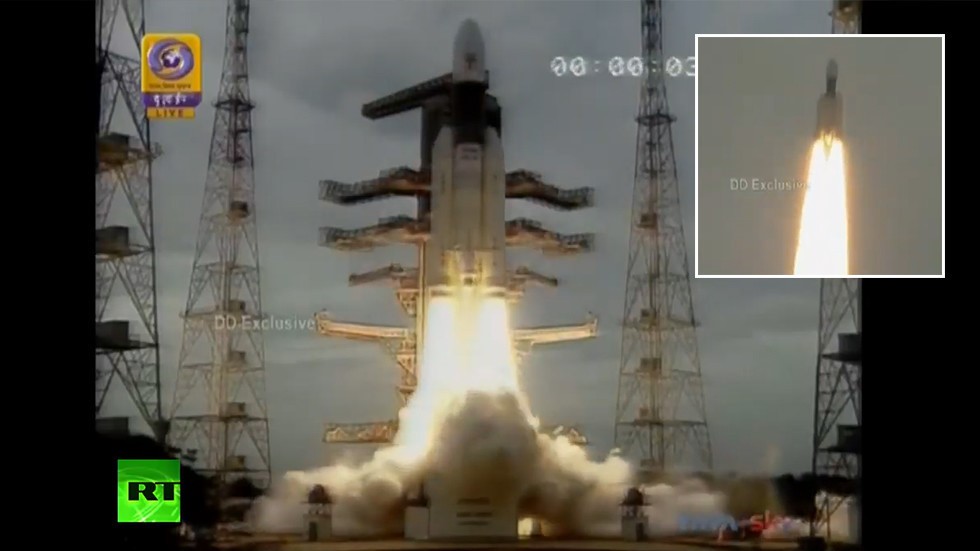 Hình ảnh tàu vũ trụ Ấn Độ mang theo phương tiện thăm dò lên Mặt trăng. Ảnh cắt từ video