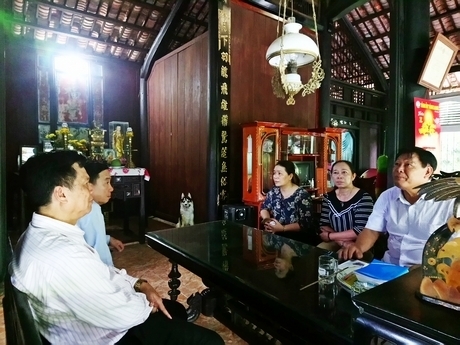 Căn nhà xưa của gia đình ông Huỳnh Anh Tuấn (bìa phải) là một trong những căn nhà có trên 100 năm tuổi.