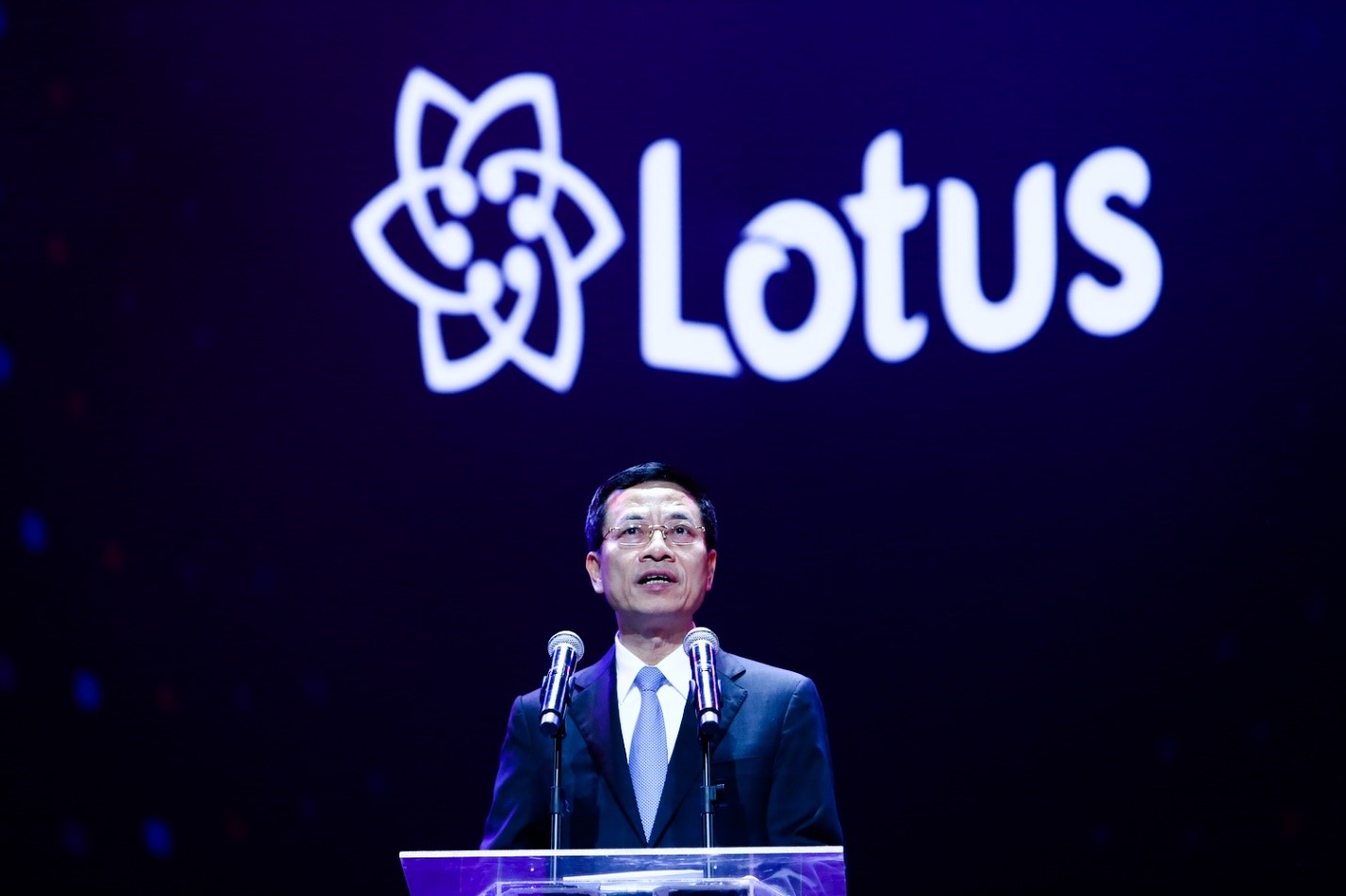 Bộ trưởng Bộ Thông tin và Truyền thông Nguyễn Mạnh Hùng phát biểu tại Lễ ra mắt mạng xã hội Lotus. 