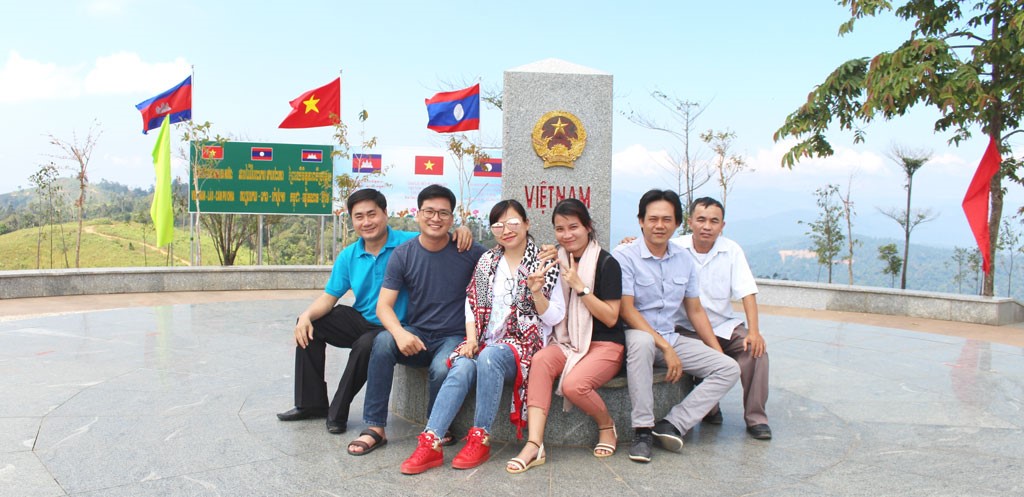 Cột mốc phân định lãnh thổ thể hiện tình cảm láng giềng hữu nghị giữa 3 nước anh em Việt Nam - Lào - Campuchia