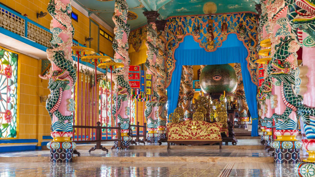  Thánh thất Cao Đài, Tây Ninh, được xây dựng từ năm 1955.