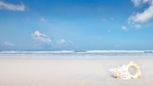  Địa điểm nghỉ dưỡng có tên Jungle Beach nằm trong bán đảo Hòn Hèo thuộc xã Ninh Phước, huyện Ninh Hòa, tỉnh Khánh Hòa.