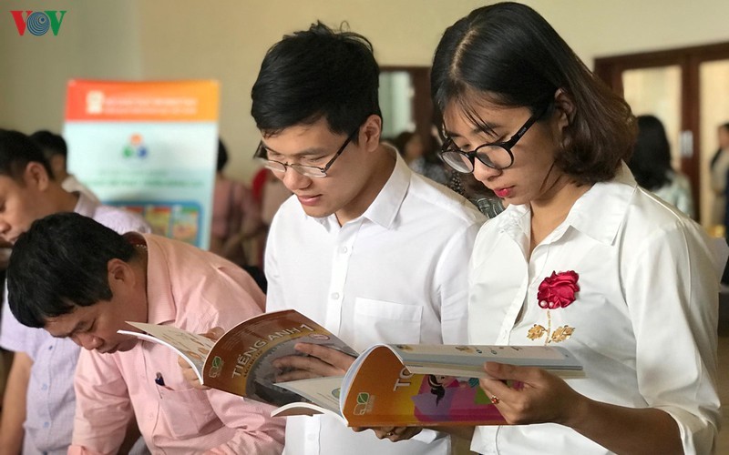 Nhà xuất bản Giáo dục Việt Nam ra mắt 4 mẫu sách giáo khoa lớp 1 mới.