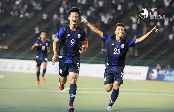 Các cầu thủ Campuchia đứng trước cơ hội tham dự vòng chung kết U19 châu Á - Ảnh: FOX SPORTS