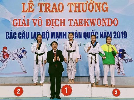 VĐV Nguyễn Thị Như Ý (Vĩnh Long) giành HCV hạng cân -59kg lứa tuổi 15- 17.