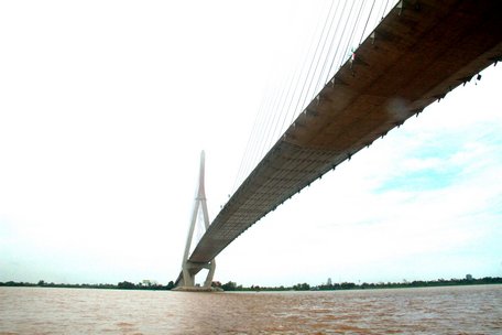 Cầu Cần Thơ mang biểu tượng kết nối Đông và Tây sông Hậu; nhưng trong du lịch chưa khai phá được thế mạnh của chiếc cầu này.