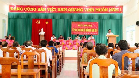 Bí thư Huyện ủy Long Hồ  Đối thoại với người dân xã Hòa Ninh