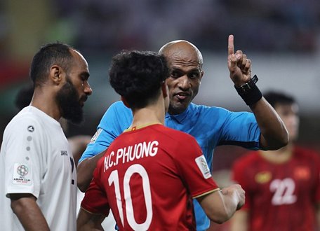 Trọng tài Ahmed Al-Kaf từng điều khiển trận Việt Nam thắng Yemen 2-0. (Nguồn: AFC)