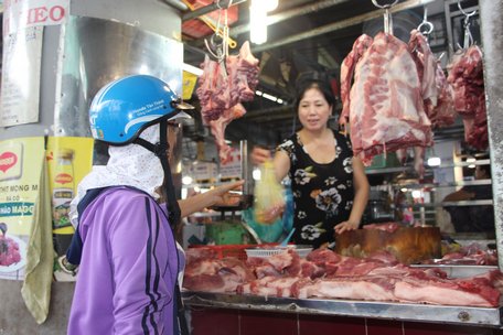 Giá thịt heo tại chợ tăng mạnh.