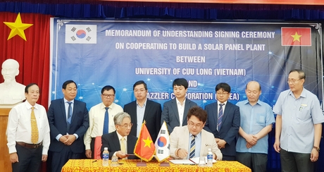 Lãnh đạo Trường ĐH Cửu Long ký thỏa thuận hợp tác với Tập đoàn Razzler (Hàn Quốc).
