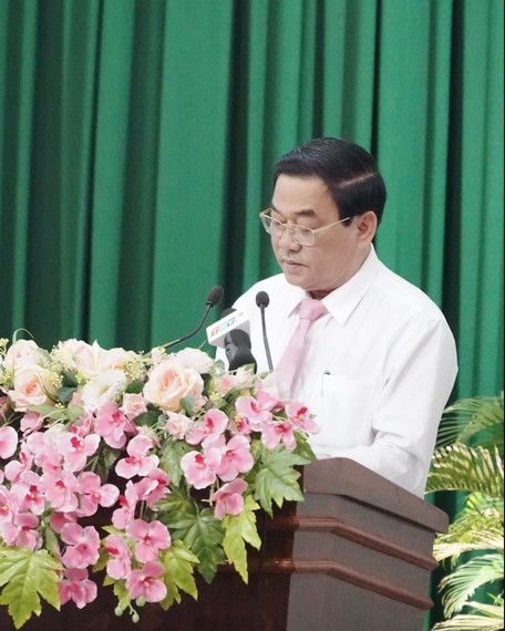 Phó chủ tịch UBND tỉnh- Trần Hoàng Tựu báo cáo công tác phòng chống tham nhũng.