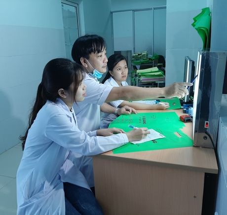 Tân BS Trần Thị Thanh Trúc và Trần Ngọc Vương Linh làm tại Khoa Chẩn đoán hình ảnh- BVĐK tỉnh theo dạng thí công.