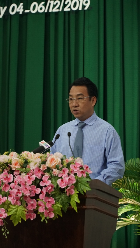 Ông Lữ Quang Ngời- Phó Chủ tịch phụ trách UBND tỉnh trả lời chất vấn.